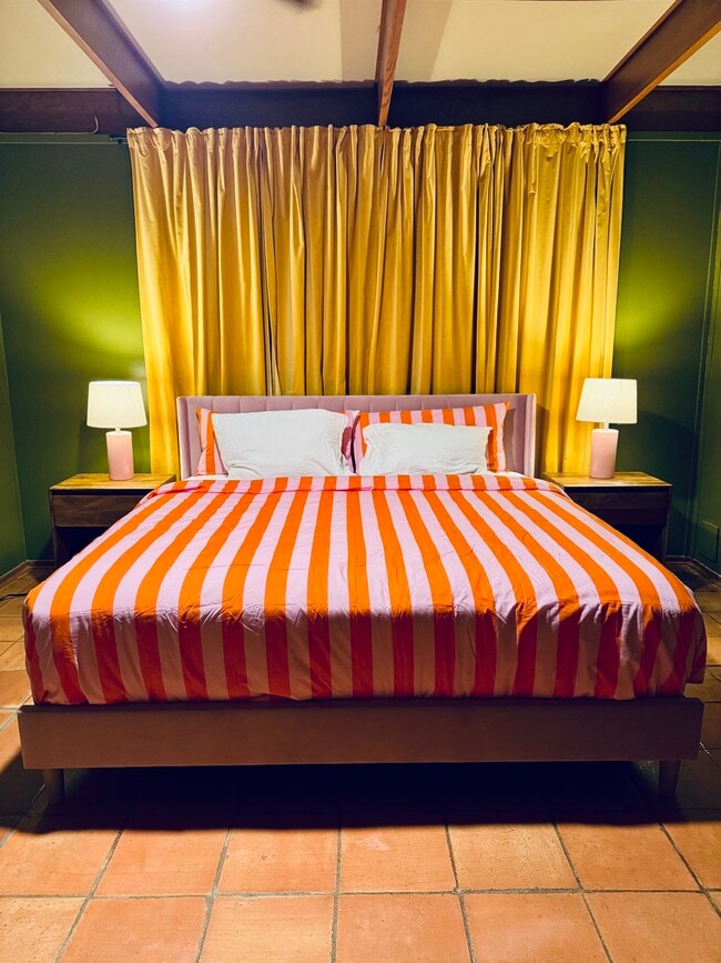 Building Photo - 506 E Hathaway Dr