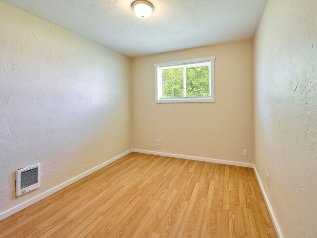 Building Photo - 485 1st St