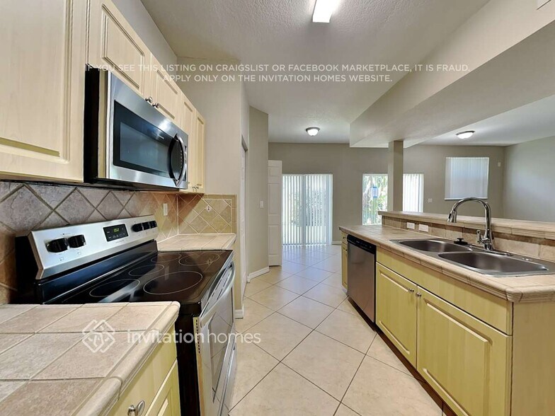 Building Photo - 5325 SW 134th Ave