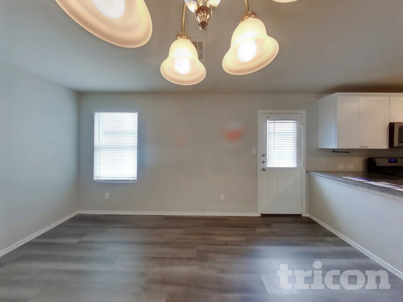 Building Photo - 102 Elizondo Way