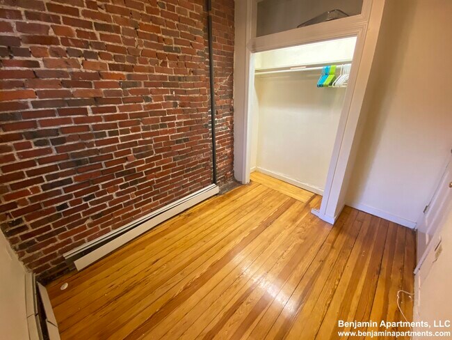 Building Photo - 48 Garden St