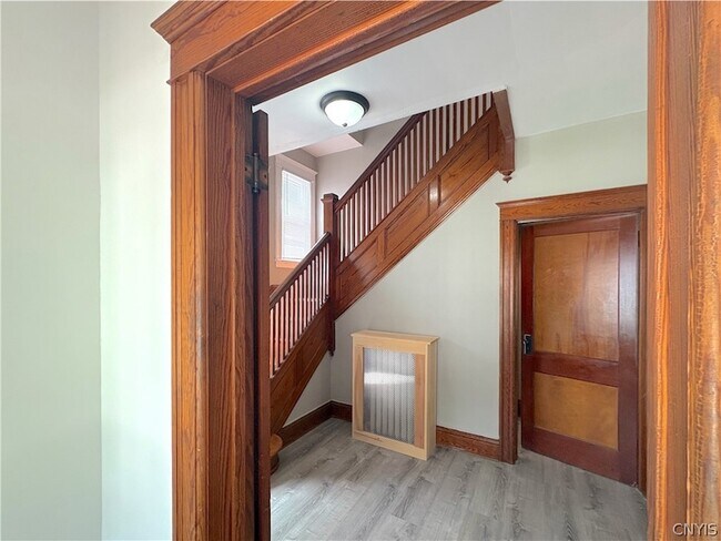 Building Photo - 3565 Oneida St
