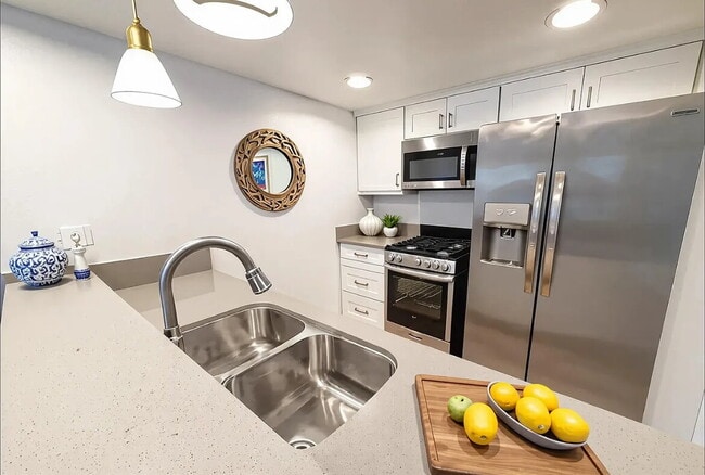 Building Photo - Don't miss this amazing opportunity to liv...