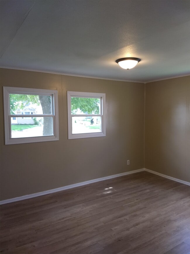 Building Photo - 1944 Elm St