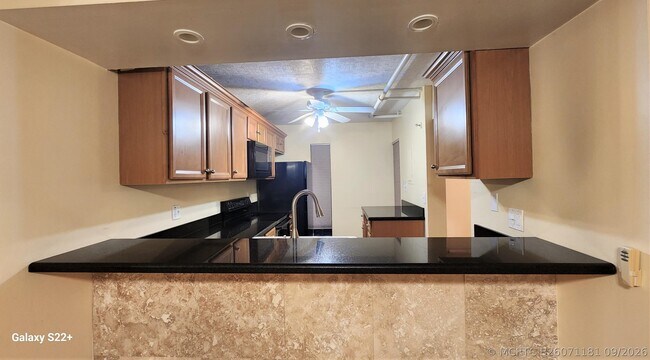 Building Photo - 17 Royal Palm Way