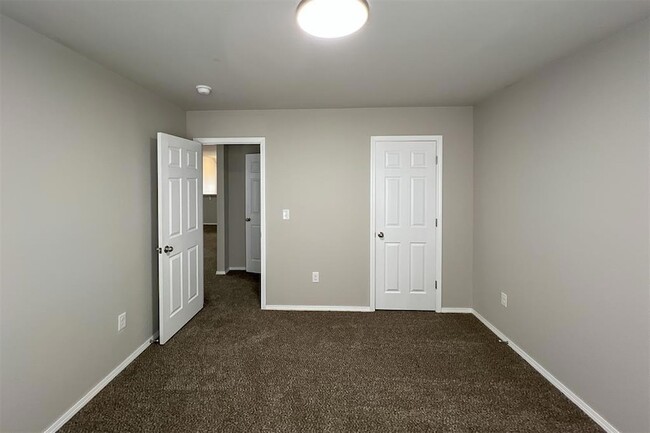 Building Photo - 4301 Driftwood Dr