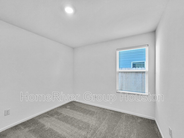 Building Photo - 16492 Blossom Grv Dr