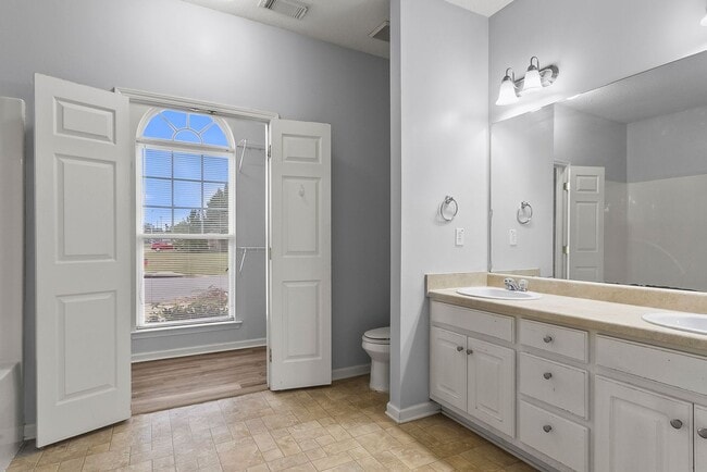 Building Photo - Nice 3 Bed 2 bath Home Available! Schedule Your Tour Today!