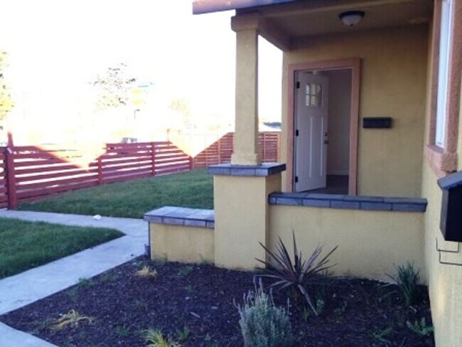 Building Photo - 3778-3780 S La Salle Ave