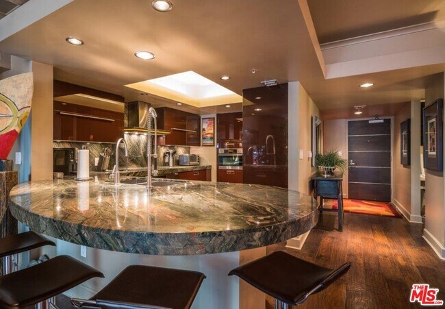 Building Photo - 13700 Marina Pointe Dr