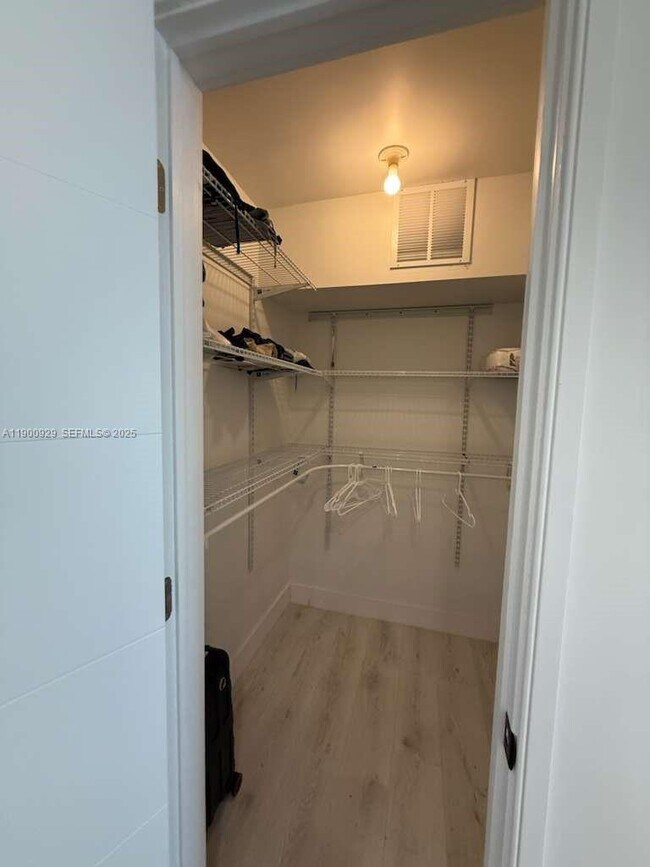 Building Photo - 2227 Roosevelt St