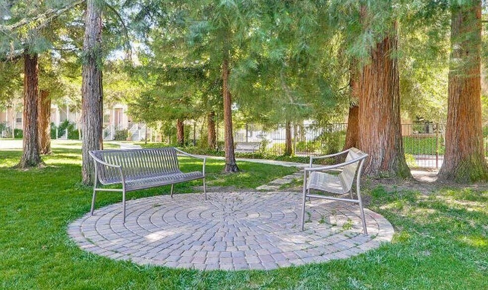 Building Photo - 2255 Showers Dr