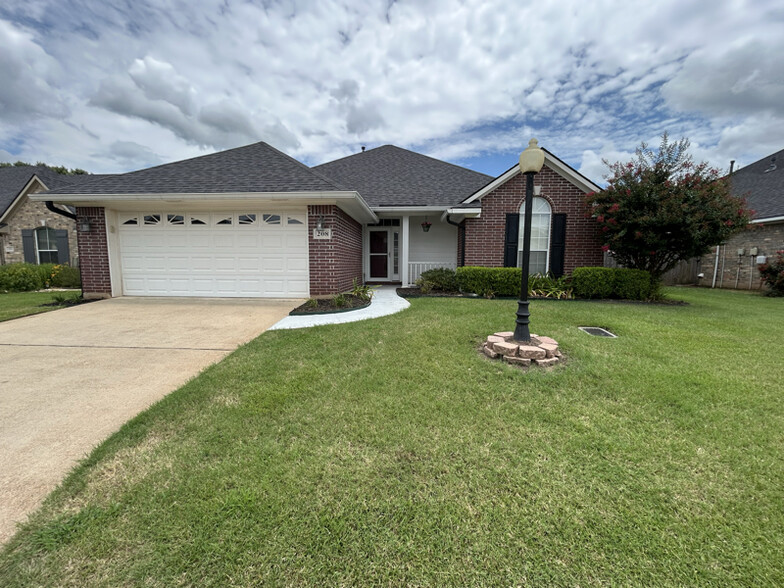 Primary Photo - 208 Afton Pl