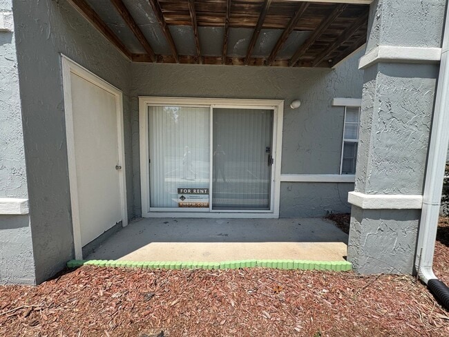 Building Photo - Modern 2-Bed/2-Bath Condo in Gated Communi...