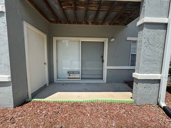 Building Photo - Modern 2-Bed/2-Bath Condo in Gated Community – Close to UF & Shands!