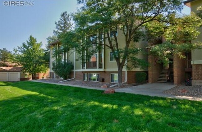 Building Photo - 860 W Moorhead Cir