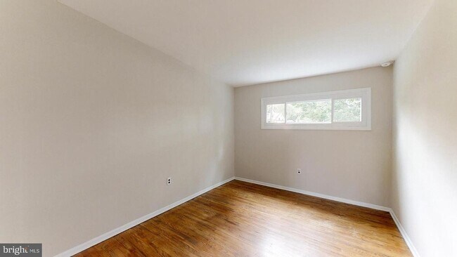 Building Photo - Recently Updated 4BR/2BA Twin with Central Air & Fenced Backyard