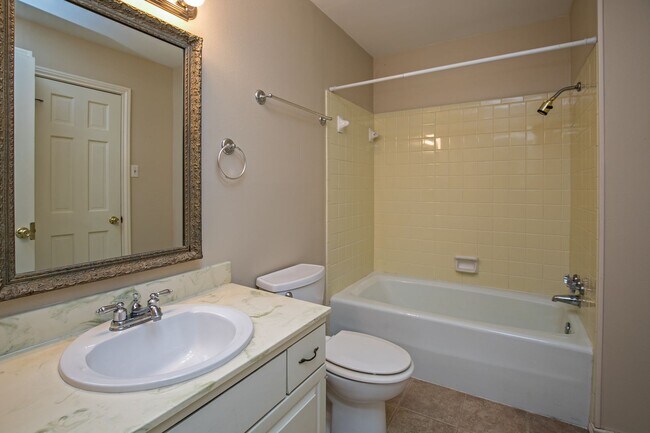 Building Photo - Colony Park Dr 3712/3714