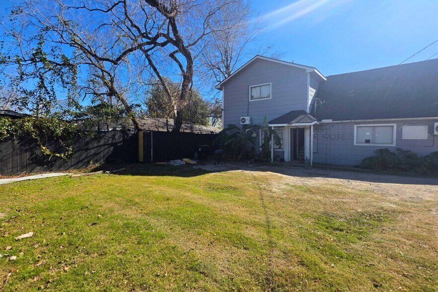 Building Photo - 13433 Topeka St