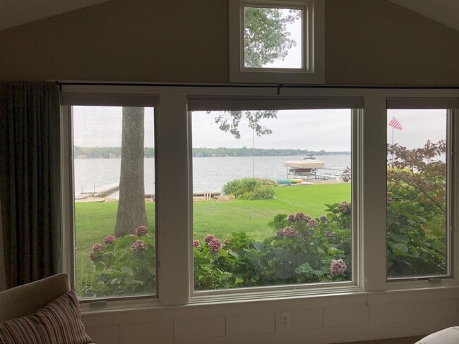 Building Photo - 375 Big Bay Dr