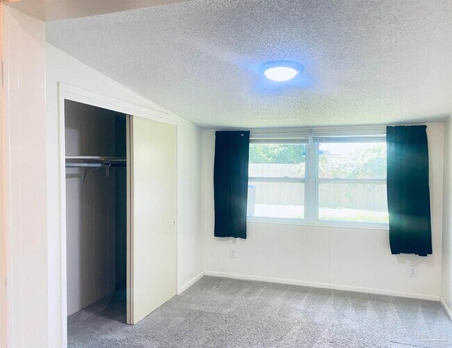 Building Photo - 2315 Reva Cir