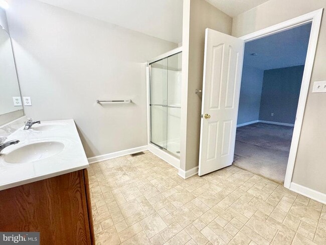 Building Photo - 15 Delhi Ct