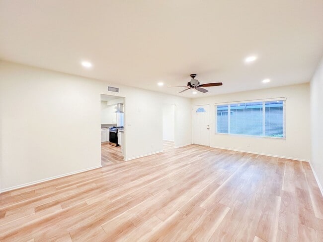 Building Photo - DELL