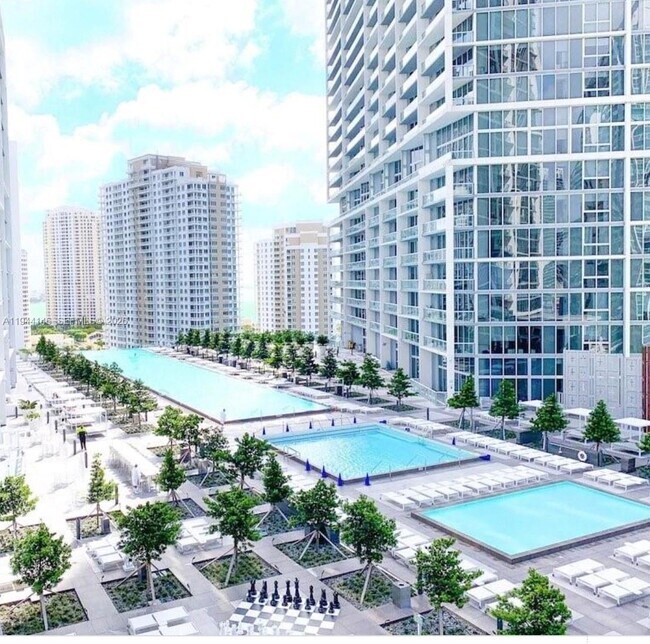 Building Photo - 475 Brickell Ave