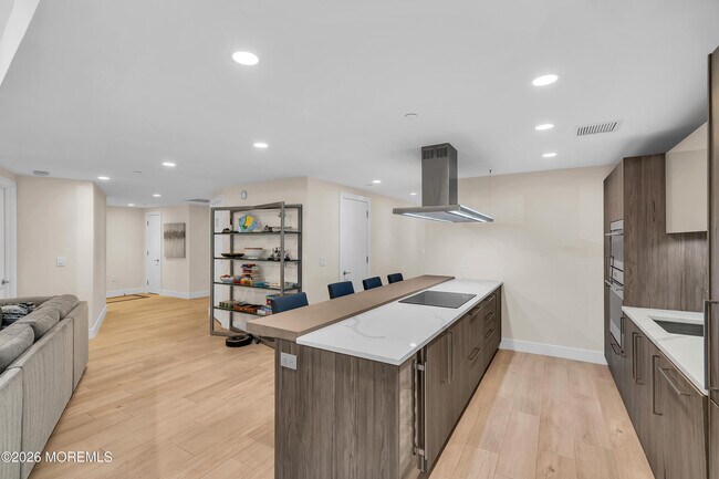 Building Photo - 350 Ocean Blvd N
