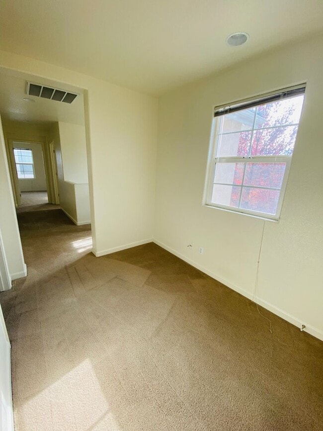 Building Photo - Westlake Winner... Walk to Parks & Schools 3 Bedroom 2.5 Baths