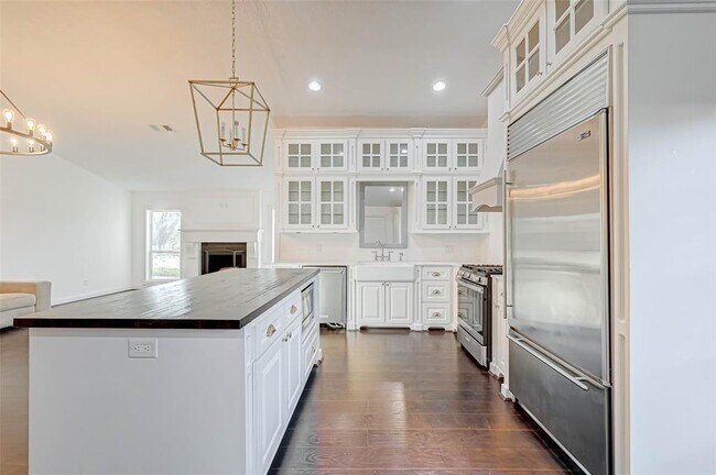 Building Photo - 520 E Castle Harbour Dr