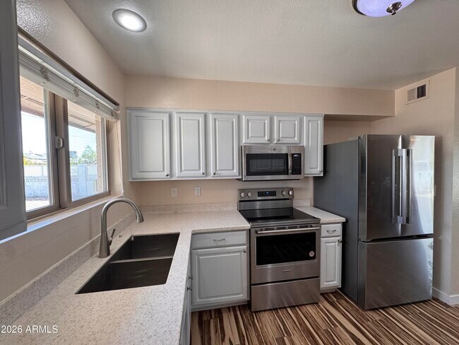 Building Photo - 10620 W Snead Dr
