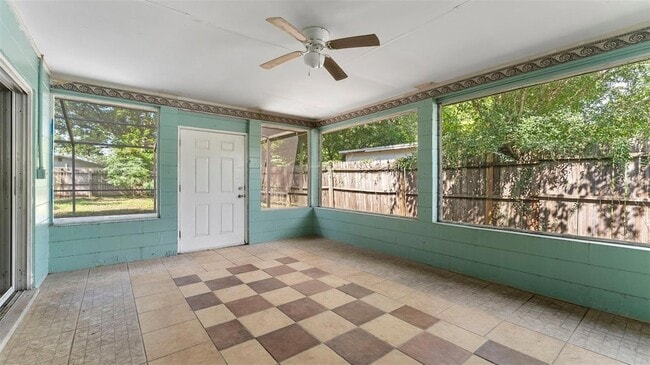 Building Photo - 309 W South Ave