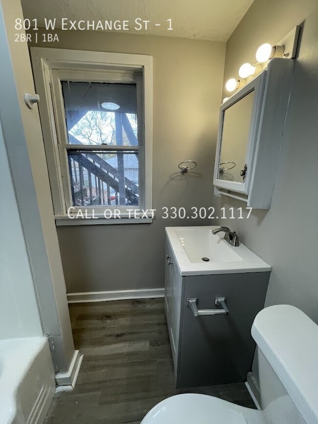 Building Photo - Two bedroom one bathroom 1st level apartme...