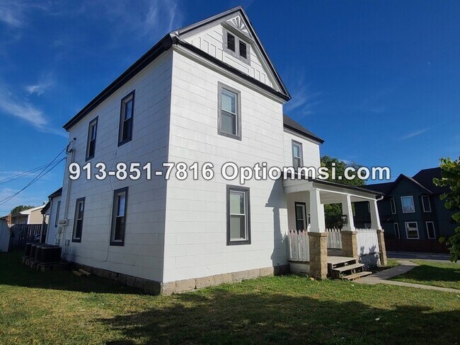 Building Photo - Available NOW