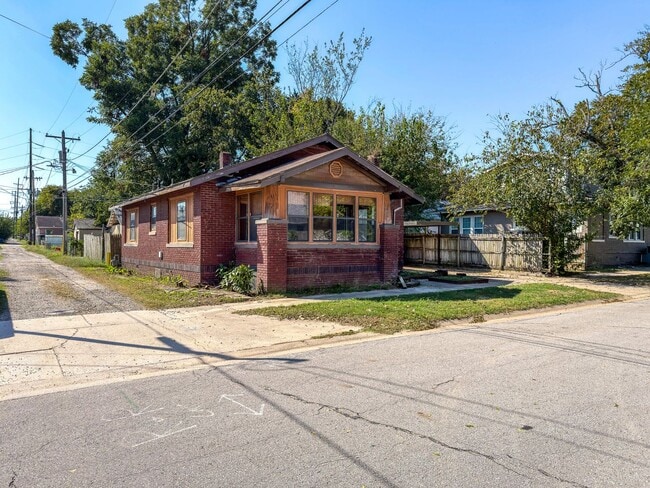 Primary Photo - * Move-In Special * Charming Fort Smith Home - 2 Bed, 1 Bath (1150 sqft)