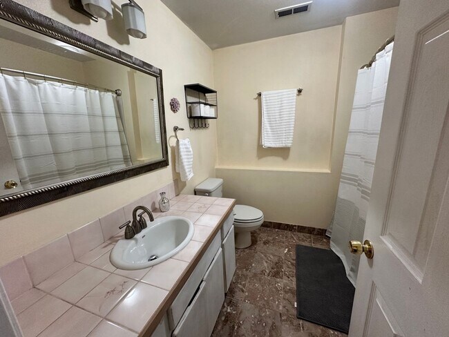 Building Photo - 14441 NE Morris Ct