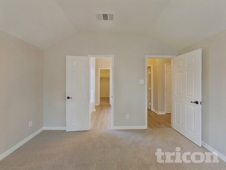 Building Photo - 5604 Nacona Dr