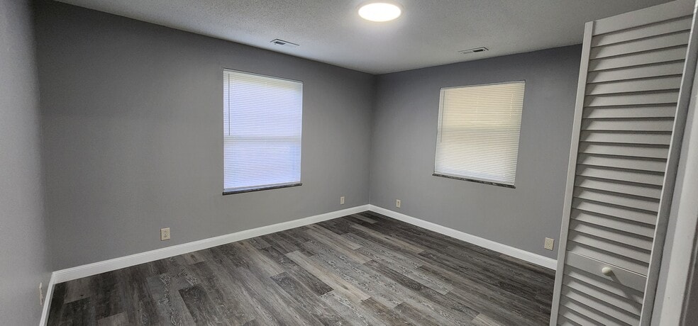 Building Photo - 3401 Hazelwood Ln