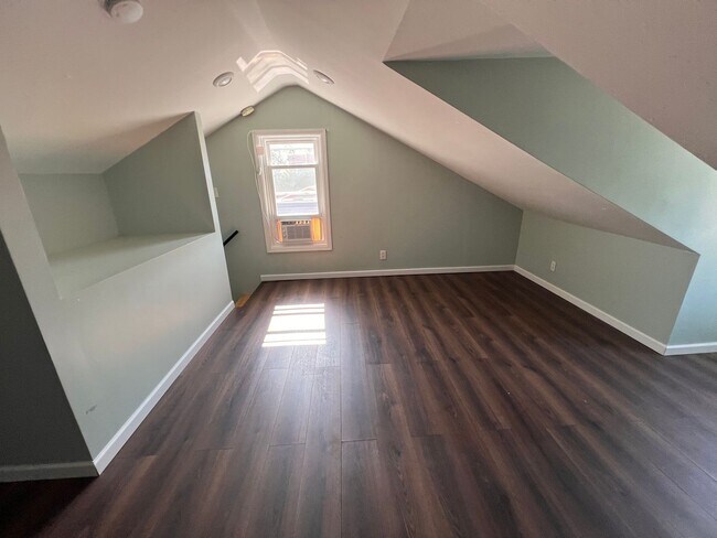 Building Photo - Pittsburgh - 3 Bedroom 1.5 Bathroom