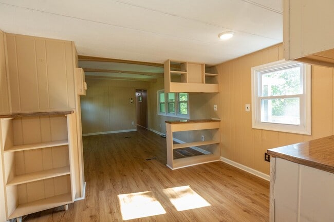 Building Photo - 2 Bed, 1 Bath, Manufactured Home in Harper...