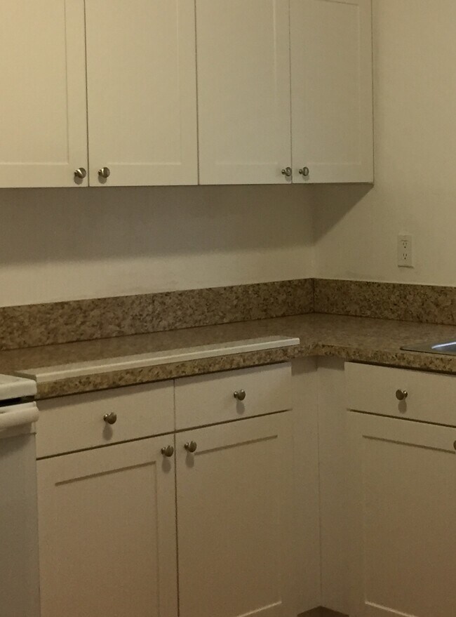 Building Photo - 2430 SW 25th Terrace