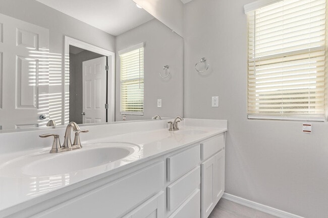 Building Photo - 19210 W Solano Dr