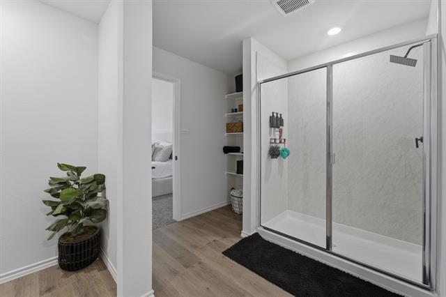 Building Photo - 124 Creek End Dr