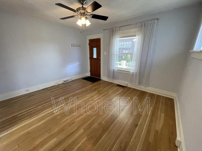 Building Photo - 4909 Beach Ct