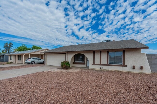Primary Photo - Wonderful East Valley Home! 4bedroom 2 Bat...