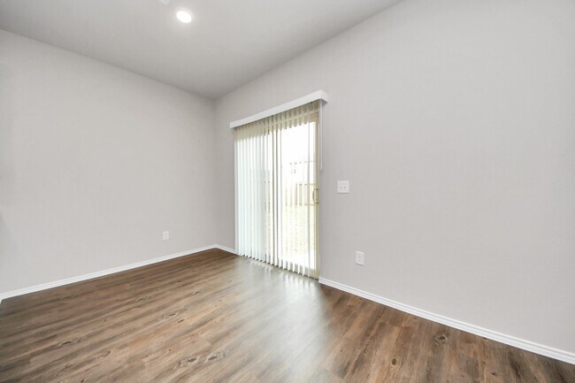 Building Photo - 21235 Mem Vis Dr