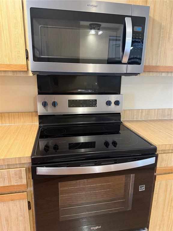 Building Photo - 525 Lakeview Dr