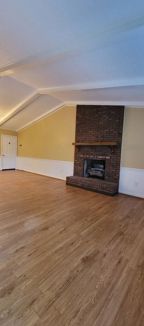 Building Photo - Ready to Move in