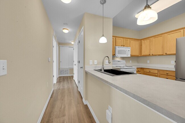 Building Photo - $1,695.00 - $500 OFF First Month Rent -  2...